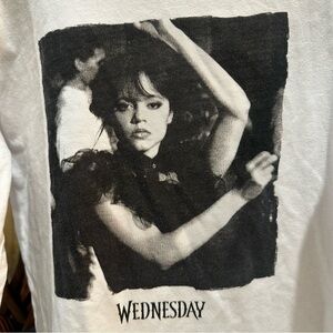 WEDNESDAY Girls  Iconic Dance Scene Long Sleeved Graphic Tee Crewneck sz Large